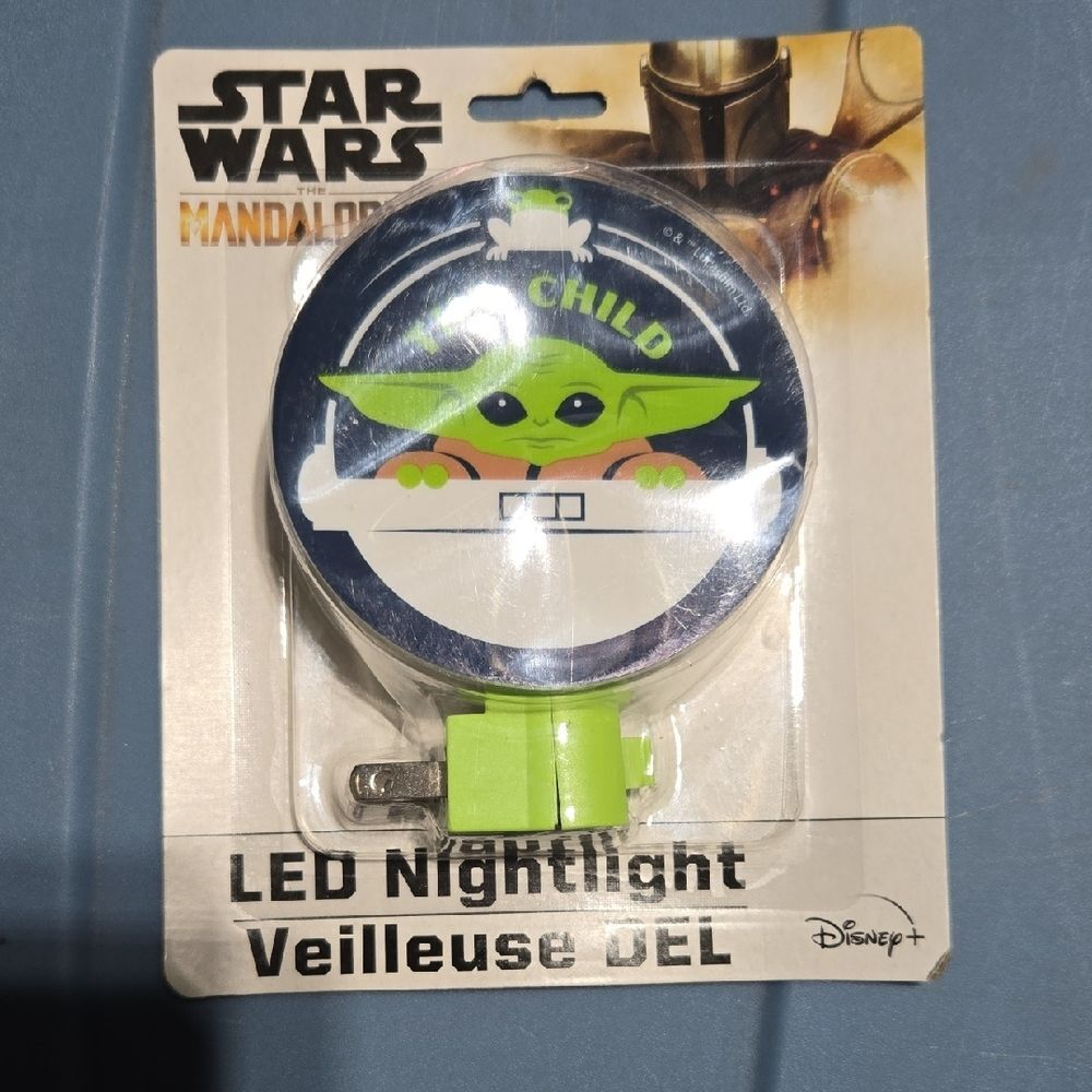 Star Wars The Mandalorian Green LED Nightlight